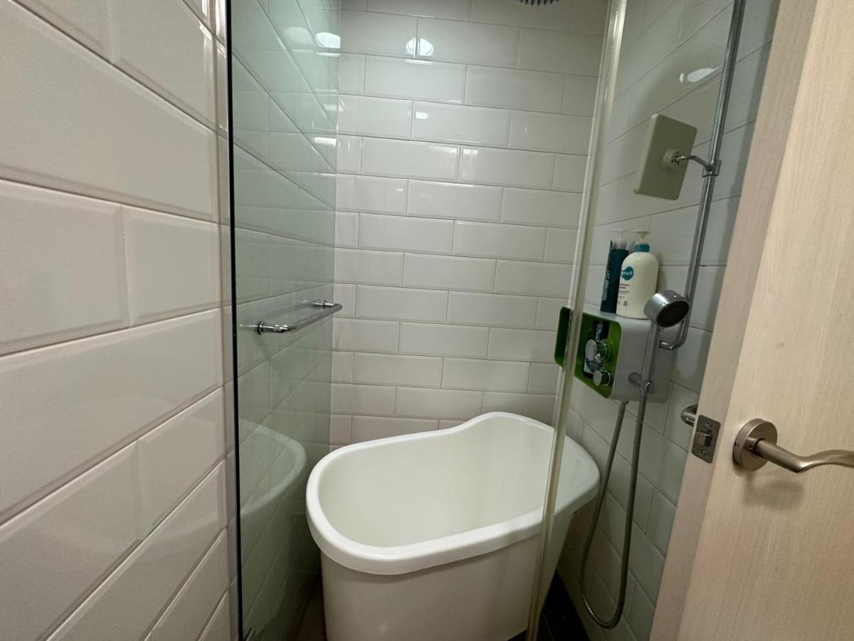 Unreal Station Apartment Seoul
