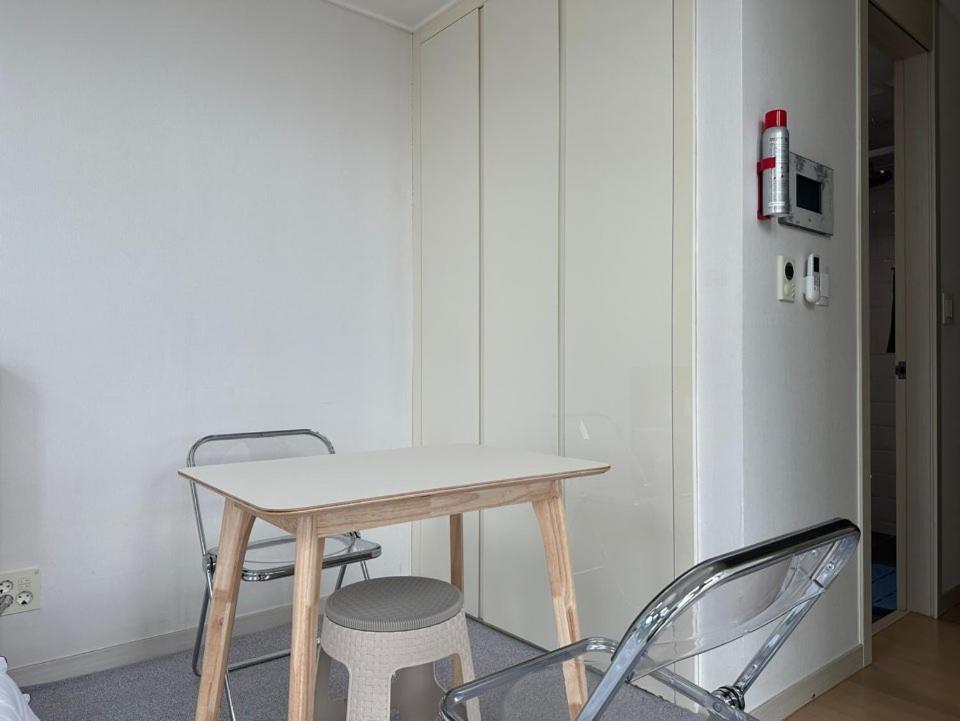 Apartment Unreal Station Seoul